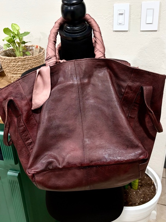 Free People Handbags - Free People Leslie Burgundy Leather Tote